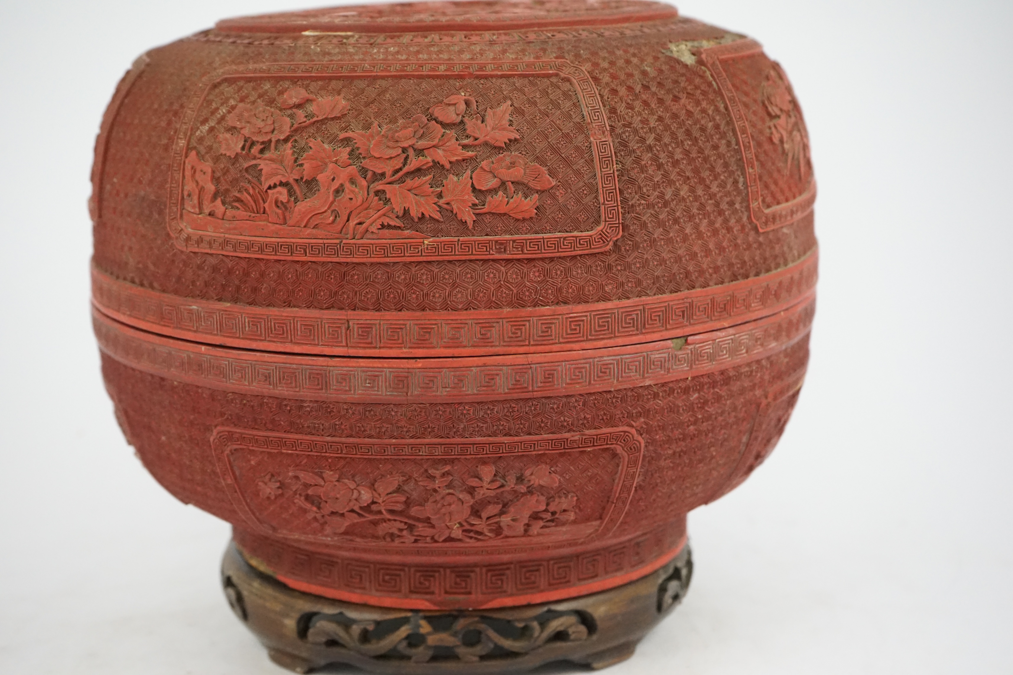 A Chinese cinnabar lacquer box and cover, 18th/19th century